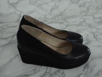 Custom-made high and low feet for the disabled