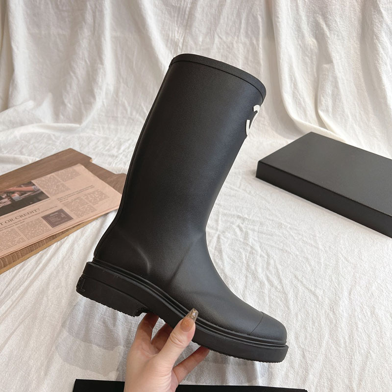 Korean Style Black Solid Color Rain Boots for Women, Winter Round-Toe Mid-Heel High Boots, Non-Slip Versatile Slip-On Waterproof Flat-Heeled Long Boots Korean Style Black Solid Color Rain Boots for Women, Winter Round-Toe Mid-Heel High Boots, Non-Slip Versatile Slip-On Waterproof Flat-Heeled Long Boots