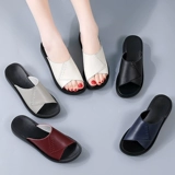 Летние тапочки, обувь, нескользящие сандалии для выхода на улицу, слайдеры для матери, 2024 года, для среднего возраста