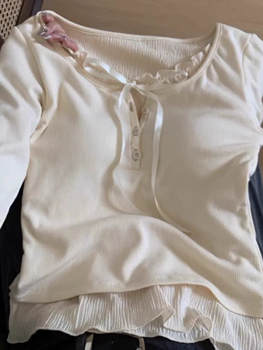 Женская белая нижняя рубашка из двух частей, весна 2025, новый осенне-зимний шикарный и красивый облегающий топ с красивым дизайном