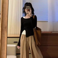 Черный [маленький человек/высококачественный ощущение/популярная красивая красивая рубашка/штаны с широкими ногами в сочетании с верхушками/передними плечами/чистым хлопком/корейским/коротким стилем уникальные топы]