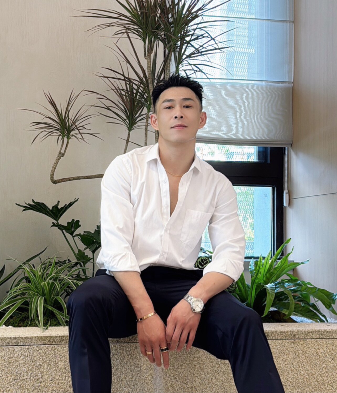 纤绅男装服装店的LOGO