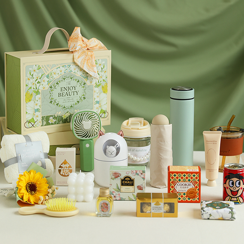 Wedding Souvenirs for Bridesmaids, High-End Practical Towel Set in a Ready-Made Gift Box, Portable and Exclusive Premium Gift