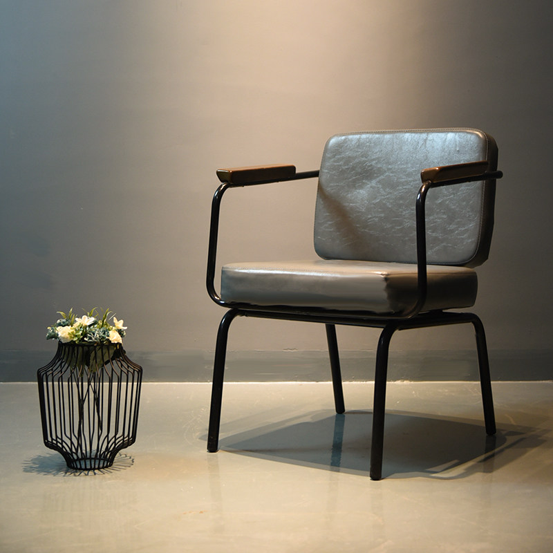 Retro cafe wrought iron creative furniture milk tea shop restaurant tables and chairs Milan Furniture Fair industrial LOFT leisure chair