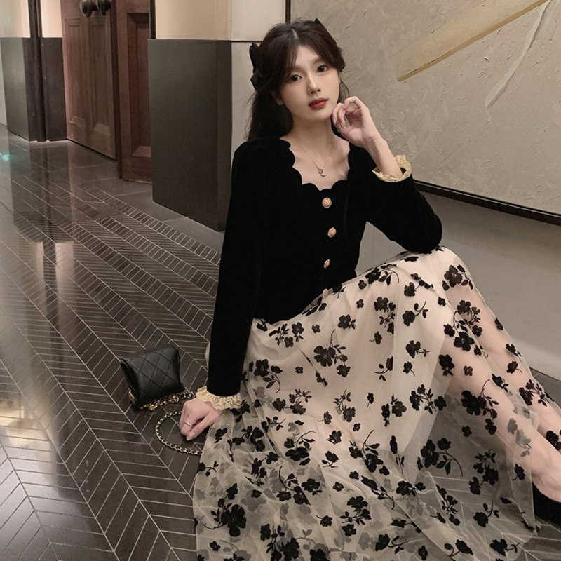 2022 Spring Summer clothes new French style square collar black blouse crushed flower mesh yarn half body dress Two sets of sweet and beautiful
