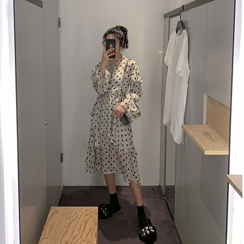 2022 Early autumn loaded with new style light extravagant and reduced design Sensation Wave point snowspun foreign dress Long version closedown to be thin