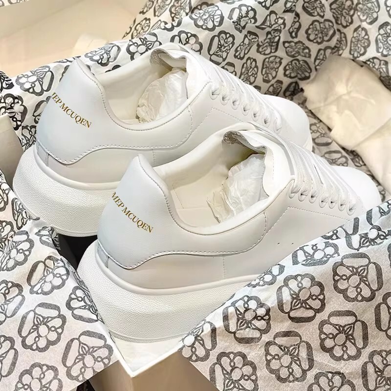 【Authentic 1:1】Genuine Leather Mcqueen White Sneakers for Men and Women, 2026 New Thick-Soled Couple Casual Sneakers