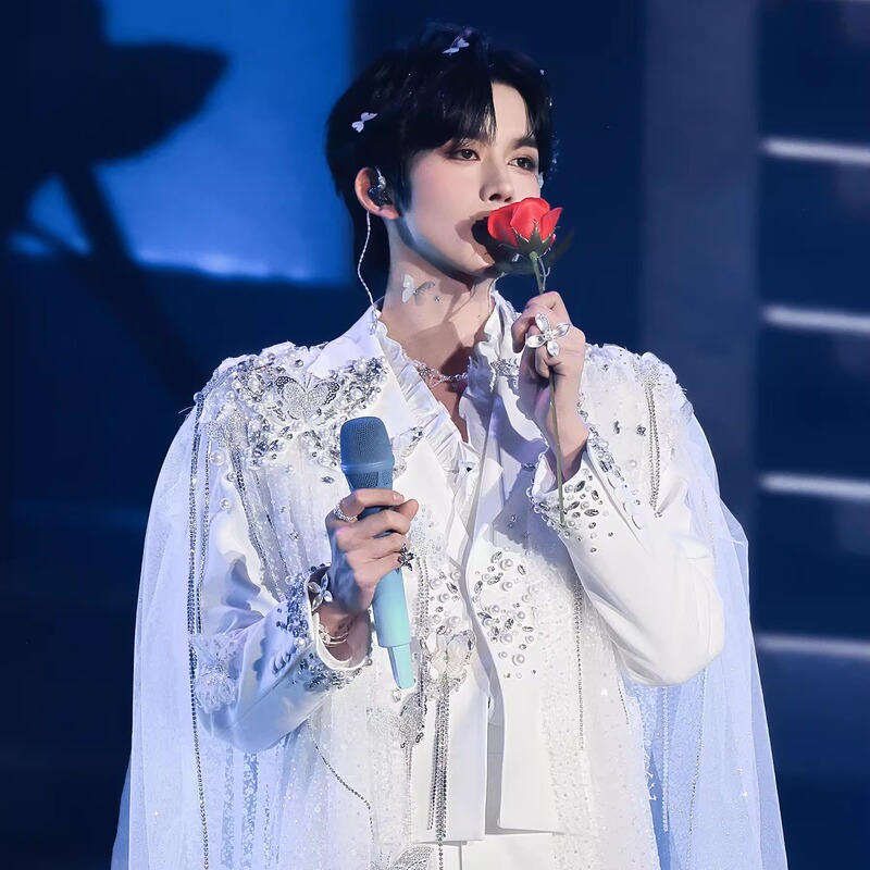 White Heavy-Duty Beaded Suit Jacket for Men, Same Style as Huang Xing, Niche Design with a High-End Feel for Stage Performances