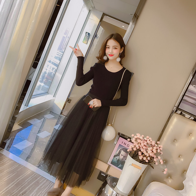 Black mesh dress women's long-sleeved early autumn dress 2022 early autumn new style waist and thin knitted skirt temperament