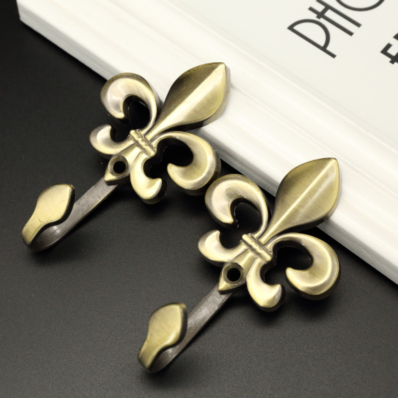 Modern minimalist alloy Plum Blossom Hook Wall Hook Curtain Hook Strap Hanging Ball Window Decorated Accessories Accessories