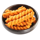 Хрустящие маленькие закуски ручной работы отдельно упакованные маленькие сумки.