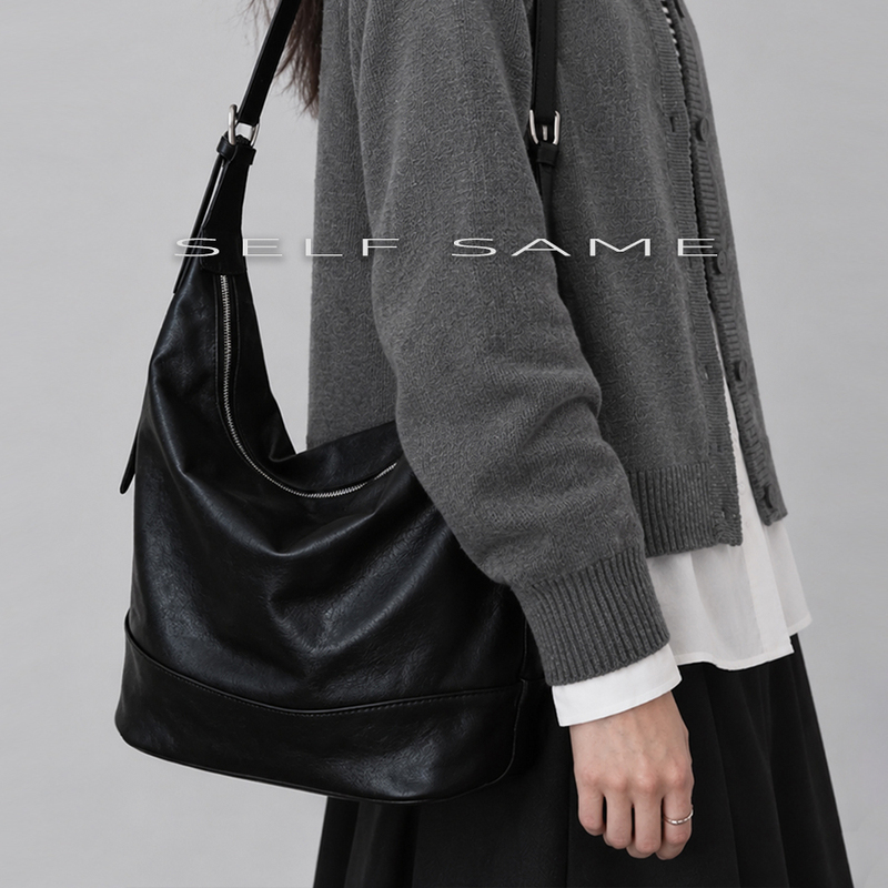 Selfsame First-Layer Vegetable-Tanned Leather, Lightweight, Delicate and Practical Underarm Hobo Bucket Bag, the First Choice for Practical Use Selfsame First-Layer Vegetable-Tanned Leather, Lightweight, Delicate and Practical Underarm Hobo Bucket Bag, the First Choice for Practical Use