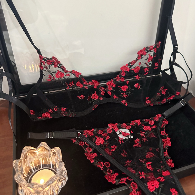 Victoria's Secret Sexy Pure Desire Style Bra That Gathers Side Breasts and Prevents Sagging, French Lace Lingerie for Women with Small Busts