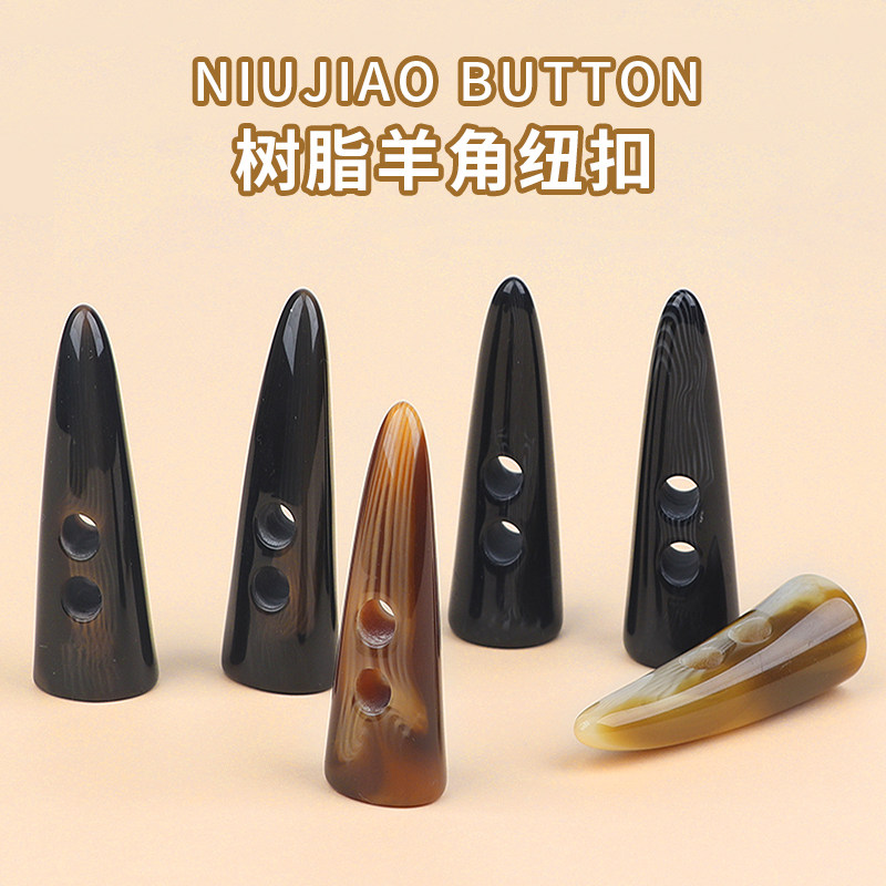 ホーンボタン、ホーンバックルアクセサリー、汎用性の高いホーンボタンを備えた、高級メンズ・レディーストレンチコート。