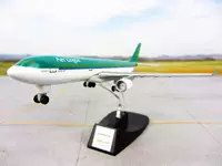 ? 13cm Máy bay mô hình máy bay Boeing 777 của Pháp Airlines Ireland 330 hợp kim máy bay mô phỏng hành khách lắp ráp mô hình máy bay - Mô hình máy bay / Xe & mô hình tàu / Người lính mô hình / Drone Mô hình Xe tăng lắp ráp