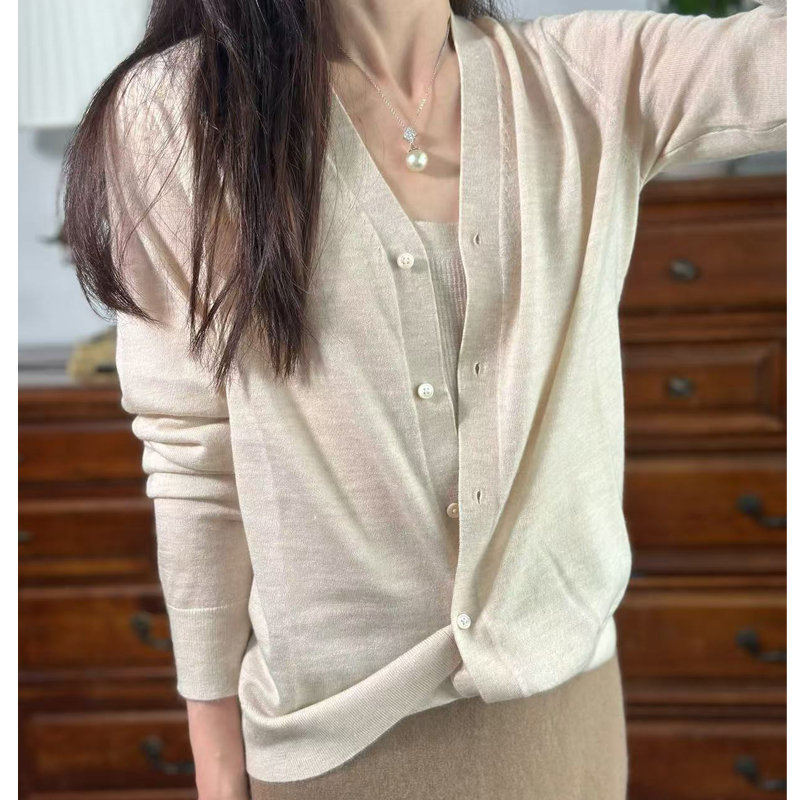 Kevin's House | Consi Ni 2/48 Fine-Spun Cashmere Versatile U-Neck Vest and Taroben Button Cardigan Set Kevin's House | Consi Ni 2/48 Fine-Spun Cashmere Versatile U-Neck Vest and Taroben Button Cardigan Set