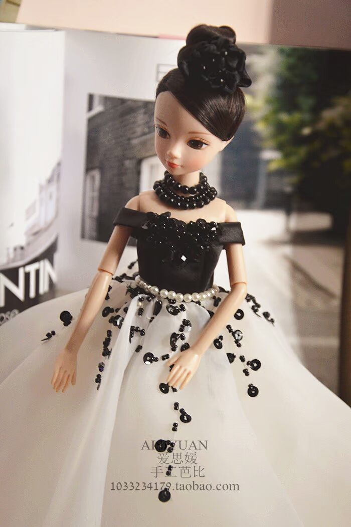 Ai Siyuan handmade quần áo trẻ em 6 điểm búp bê siêu mẫu búp bê tự chế quần áo phụ kiện big set retro màu đen và trắng V-Cổ từ vai đồ chơi trẻ em