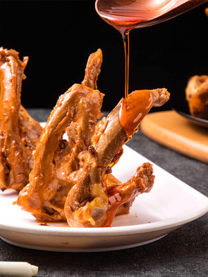 麻辣鸭锁骨180g香辣卤味办公室小零食网红联名款鸭肉鸭货休闲