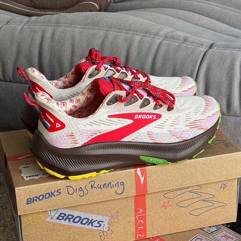 Purchasing Agent for Brooks X Alex Zono Brooks Collaboration Model Red-Brown Color-Blocked Outdoor Trail Running Shoes for Men Purchasing Agent for Brooks X Alex Zono Brooks Collaboration Model Red-Brown Color-Blocked Outdoor Trail Running Shoes for Men