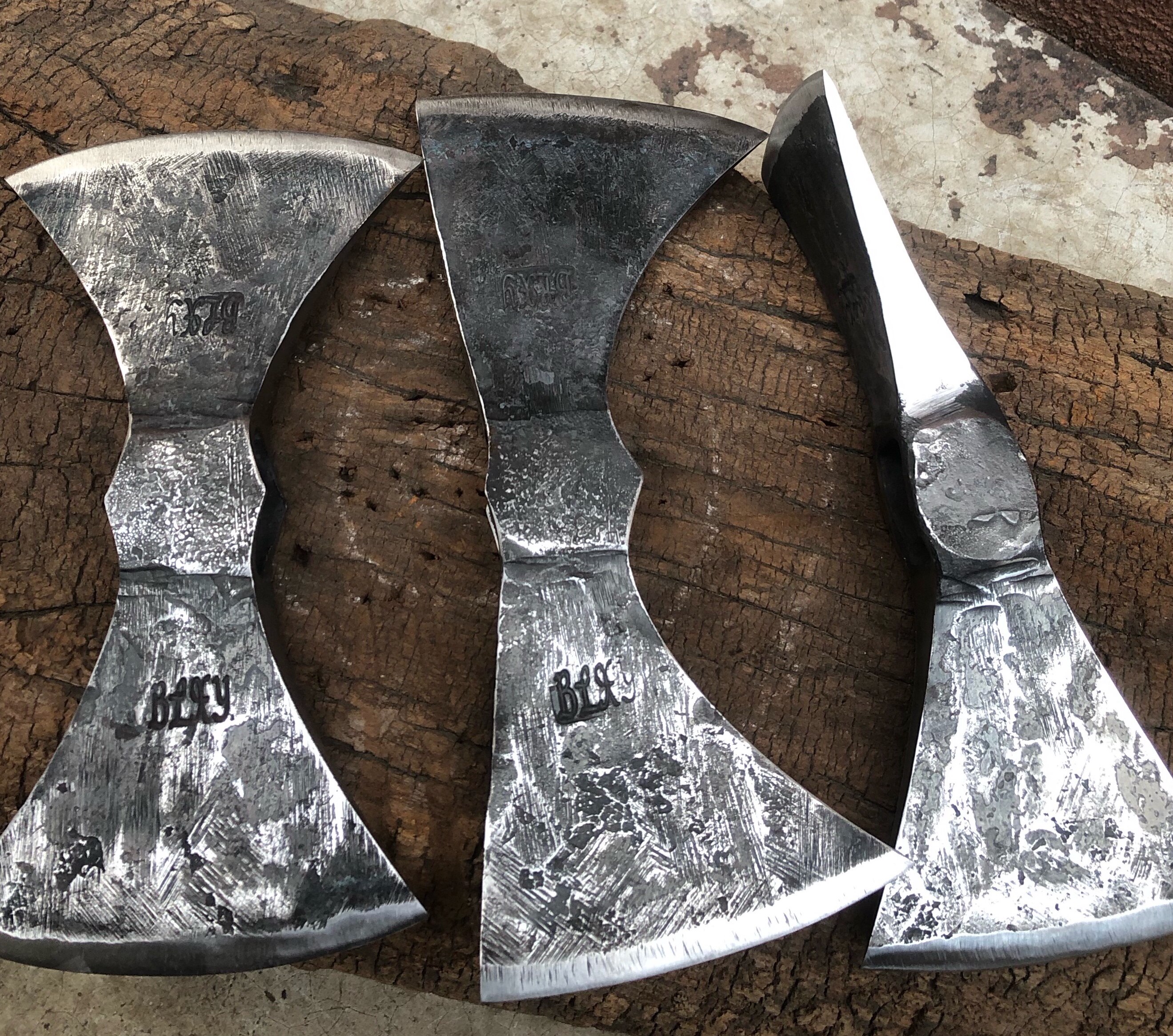 Double-edged Tomahawk hand forged and eagle nail Tomahawk Tomahawk Tomahawk Tomahawk outdoor camping Kaushan axe
