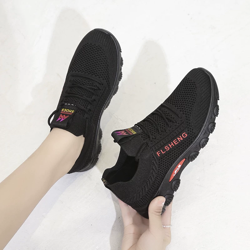 Old Beijing cloth shoes for women, black work shoes, non-slip soft-soled mesh shoes for middle-aged and elderly mothers, so your feet won’t get tired after standing for a long time.