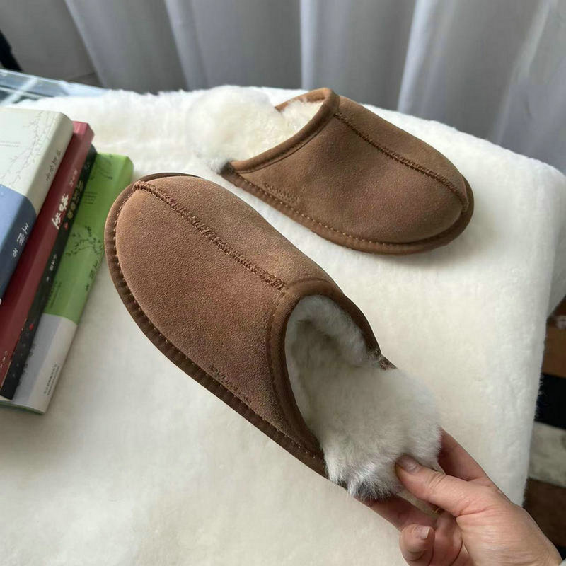 Winter Wool Slippers, Closed-Toe Unisex Fur-Lined Warm Leather Casual Home Slippers, Lightweight Non-Slip Sole