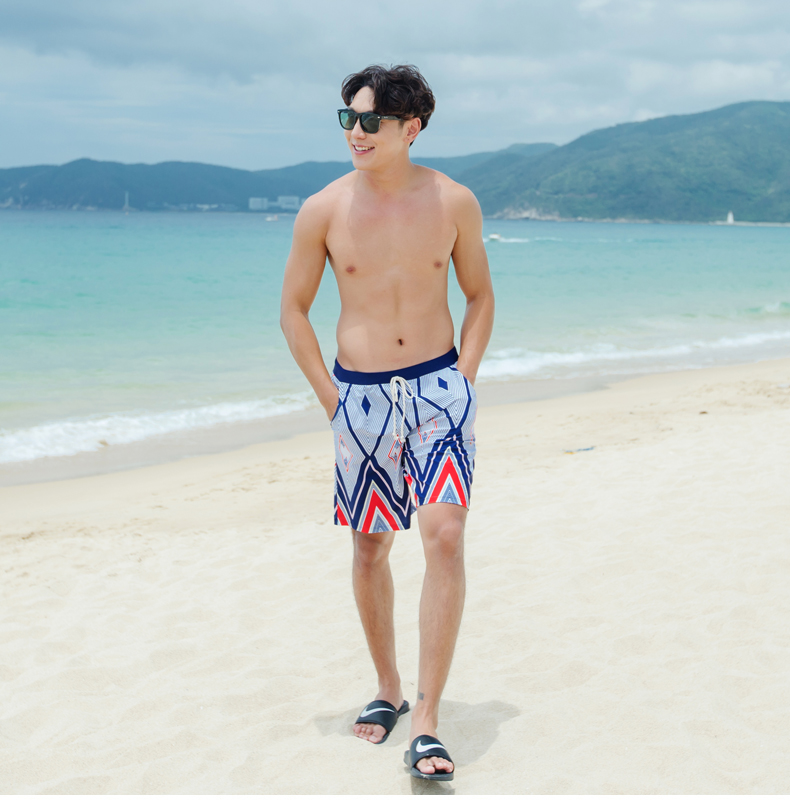 Cặp đôi đồ bơi Bikini ba mảnh thời trang gợi cảm của người đàn ông Hàn Quốc quần bơi bãi biển kỳ nghỉ thép tấm tập hợp áo tắm 	đồ đi biển cặp đôi	