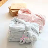 Ấm áp bao quanh bởi flannel mùa đông mịn màng và ấm áp của phụ nữ áo ngủ dài bằng vải bông mềm mại áo ngủ màu hồng làm mới áo choàng lụa dài tay cho nam