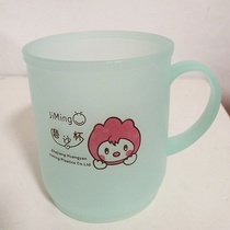 Members mother and son students college students home boys cute children brushing cups creative personality trends Korean style