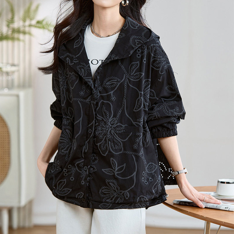 European Style Fashionable Lightweight Breathable Hooded Jacket for Plus-Size Women, Spring and Autumn, Covers the Body, Makes You Look Slimmer, Loose, Casual, Versatile, Sun-Protective Shirt European Style Fashionable Lightweight Breathable Hooded Jacket for Plus-Size Women, Spring and Autumn, Covers the Body, Makes You Look Slimmer, Loose, Casual, Versatile, Sun-Protective Shirt