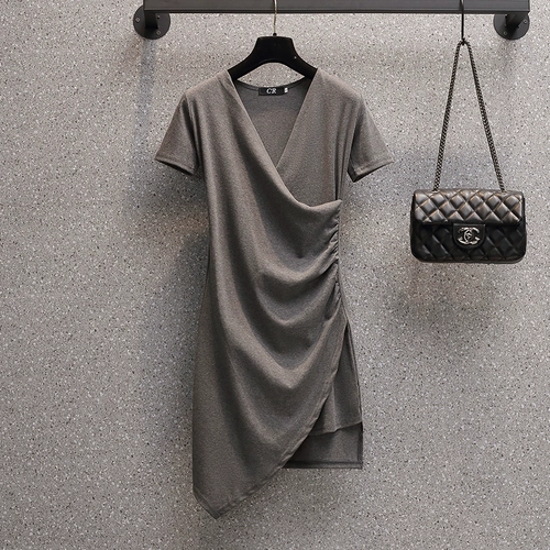 Платье, юбка, дизайнерская мини-юбка, V-образный вырез, яркий броский стиль, подходит для подростков, тренд сезона