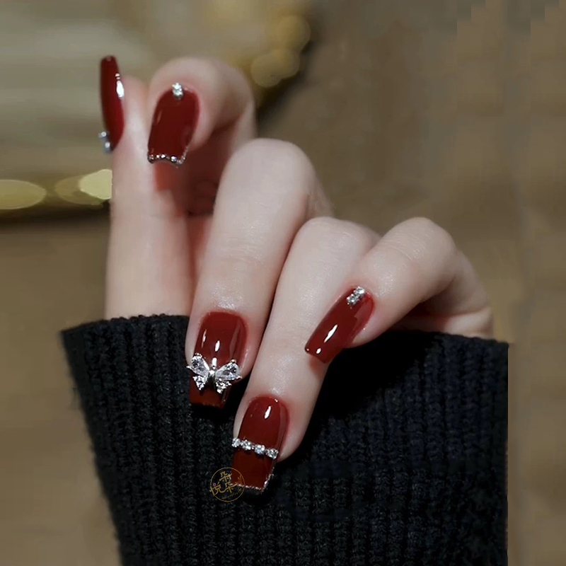 Elegant Mid-Length Nail Art for the New Year in Burgundy with Butterfly Rhinestones, Simple and Sophisticated, Finished Nail Patches for the Rich Daughter