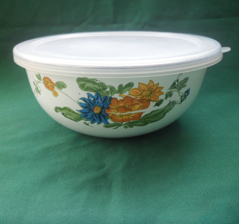 Nostalgic Old Stock 90's Enamel Bowl with Lid Seasoning Box