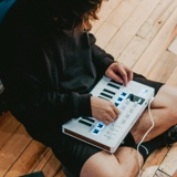 Официальный флагманский магазин Arturia 25 Key Midi клавиатура