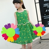 Красочный реквизит подсолнечника, спортивная встреча, церемония открытия, вход, портативный объект, представление в детском саду, рука, цветок, танец, цветок