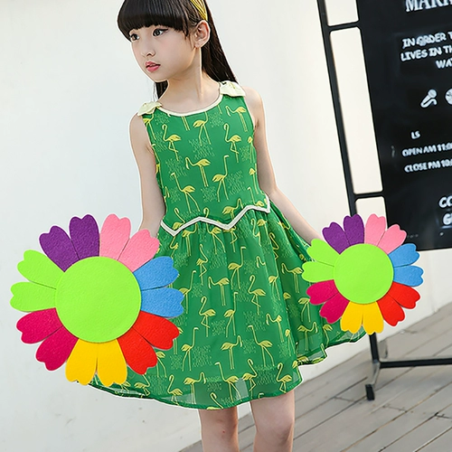 Красочный реквизит подсолнечника, спортивная встреча, церемония открытия, вход, портативный объект, представление в детском саду, рука, цветок, танец, цветок