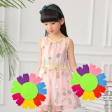 Красочный реквизит подсолнечника, спортивная встреча, церемония открытия, вход, портативный объект, представление в детском саду, рука, цветок, танец, цветок