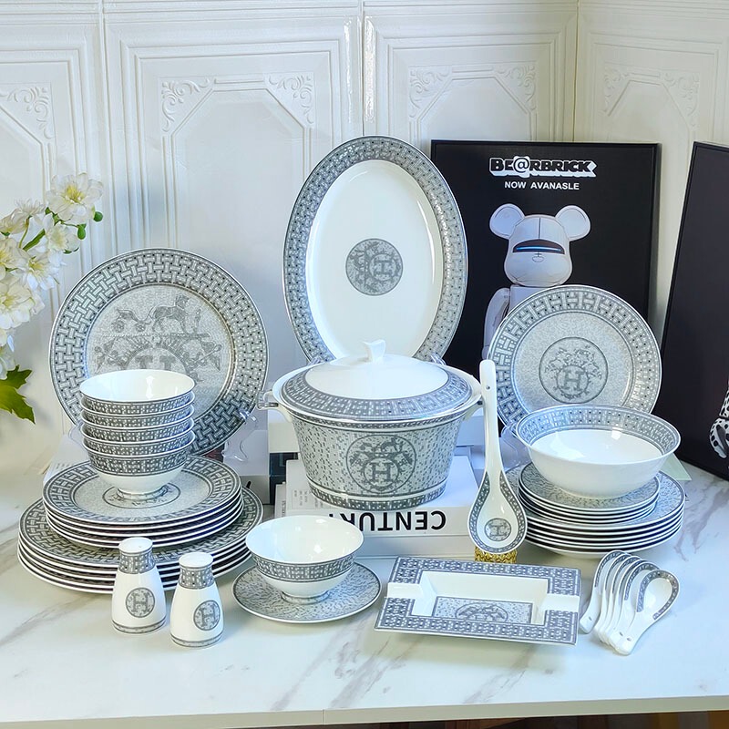 H-Label Light Luxury Bone China Dinnerware Set, 58-Piece Gray Carriage-Style Western Dinner Plates, Rice Bowls, Spoons, Coffee Set, Gift Box Set