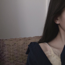 Design Sense Ear Nail Woman s925 Pure Silver Temperament Small CrowdKorean Net Red Personality Brief students are small and fresh 100 hitch