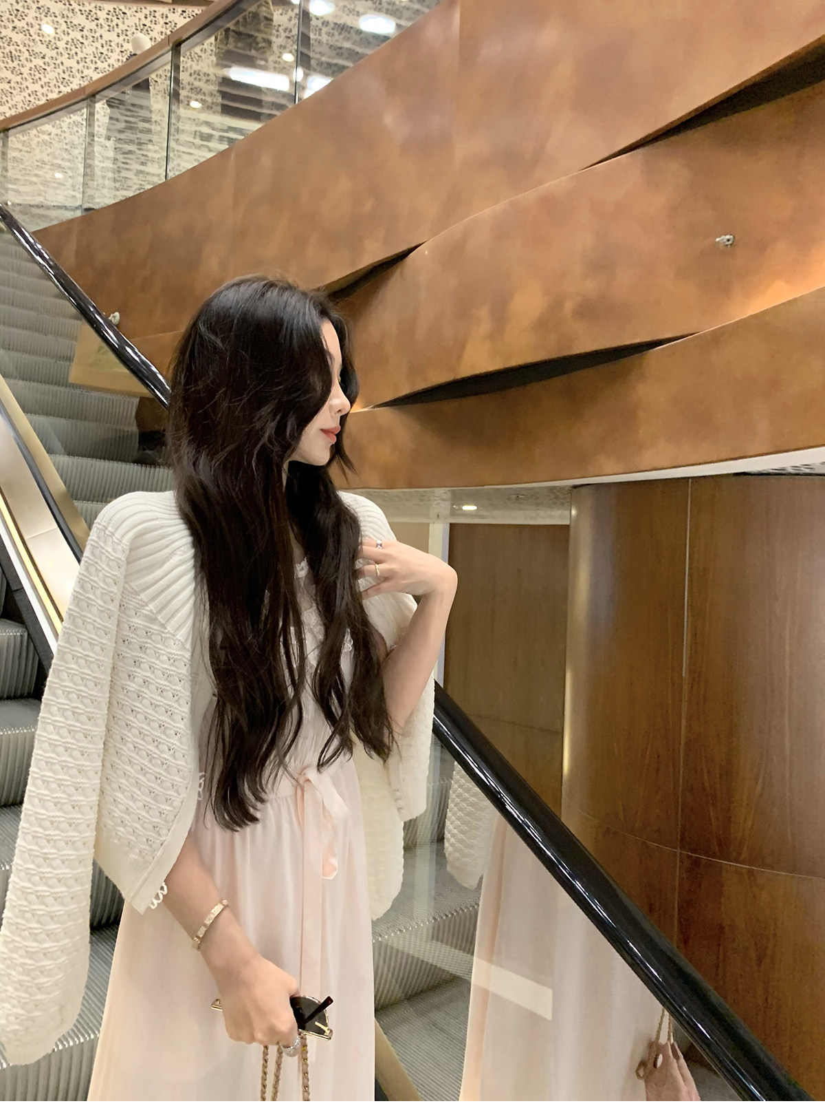 시 웨이 리앙 봄날 전복 프랑스식 낭만주의 루즈핏 느긋한 라운드 넥 벌룬 소매 홀로우 아웃 오픈 가디건 상세 이미지 23