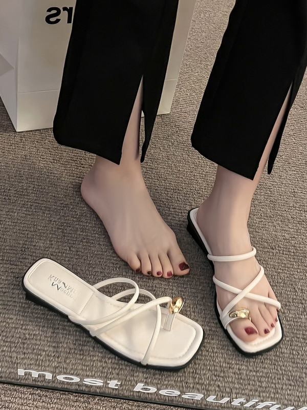 Fashionable and Versatile Roman Sandals for Women, 2026 Summer New Style, Slip-On, Internet Celebrity Low-Heeled Beach Sandals for Women