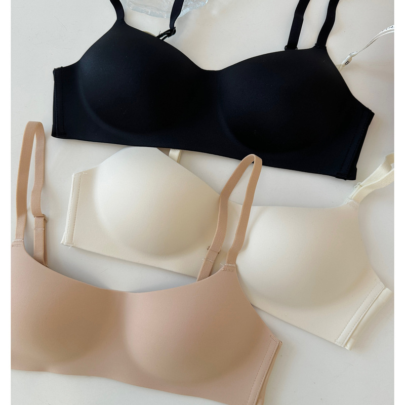 One-Piece Seamless Underwear for Women with Small Breasts, Push-Up Spring and Summer Thin Style, No Steel Ring, 1/2 Cup Student High School Bra