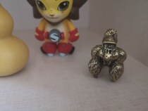 Imitation ancient pure copper handlebar Solid Gorilla Monkey Pendulum with tea favorite Tongyi Bronze Art Mini Home Ornament