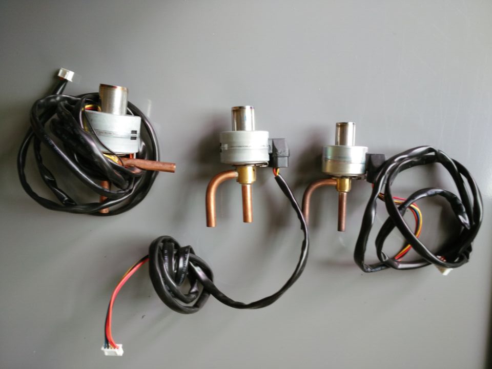 Air conditioning heat pump with shield Antriflower electronic inflation valve throttle valve