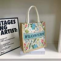 Модель «Тюльпан» с буквами [малого размера] в стандартной комплектации поставляется с ароматизированными таблетками — модель с магнитной пряжкой.