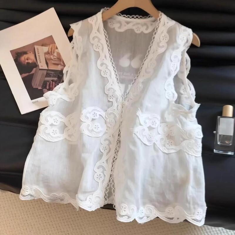 White Heavy Embroidery Lace V-Neck Sleeveless Vest for Women, Summer Loose Fit, Slimming, Layering Outerwear, Trendy Vest Top White Heavy Embroidery Lace V-Neck Sleeveless Vest for Women, Summer Loose Fit, Slimming, Layering Outerwear, Trendy Vest Top