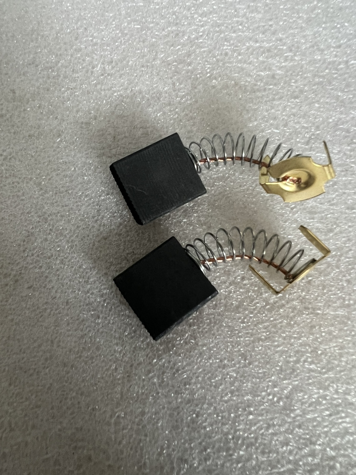 Mother and child saw motor carbon brush high-quality goods brush accessories power tool cutting machine mother and child saw chainsaw carbon brush electric brush