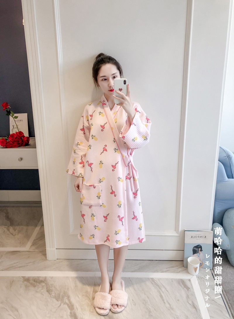 Mùa thu và mùa đông mới chần bông và áo gió kimono pyjama in dứa flamingo cô gái ngọt ngào phục vụ đêm váy cho người trung niên