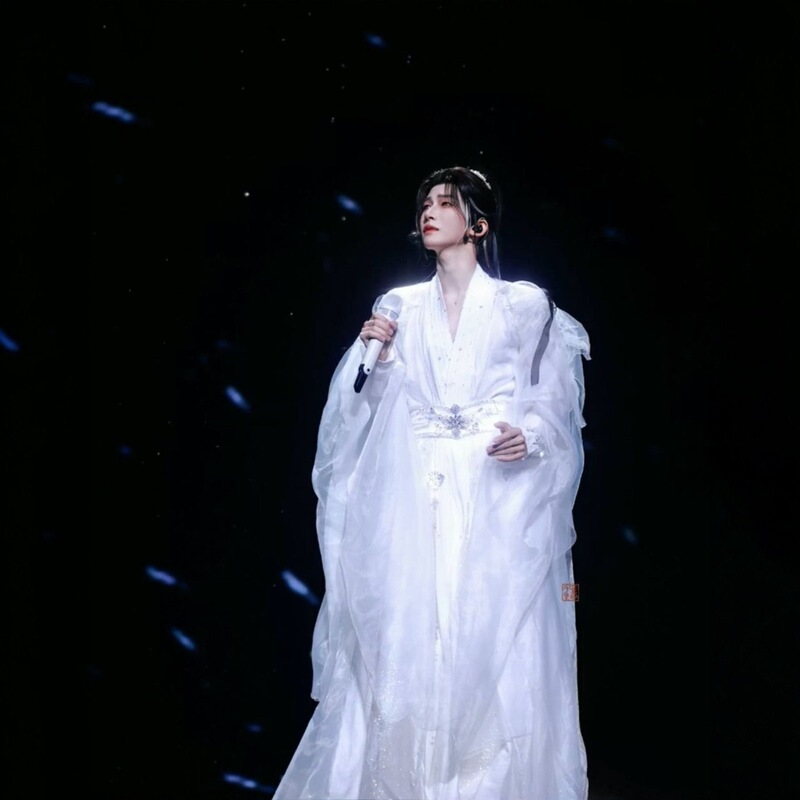{Star Falling on the Jade Platform} Liu Yu's Same Style White Fairy-Style Men's Costume with Heavy Rhinestone Embellishments, Large Flowing Sleeves, Ancient Style Cosplay Performance Hanfu {Star Falling on the Jade Platform} Liu Yu's Same Style White Fairy-Style Men's Costume with Heavy Rhinestone Embellishments, Large Flowing Sleeves, Ancient Style Cosplay Performance Hanfu
