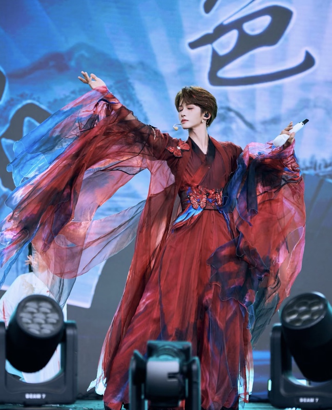 Liu Yu's Same Style Red-Tailed Butterfly Unisex Red Mid-Length Autumn Gauze Embroidered Hanfu Dance Performance Costume